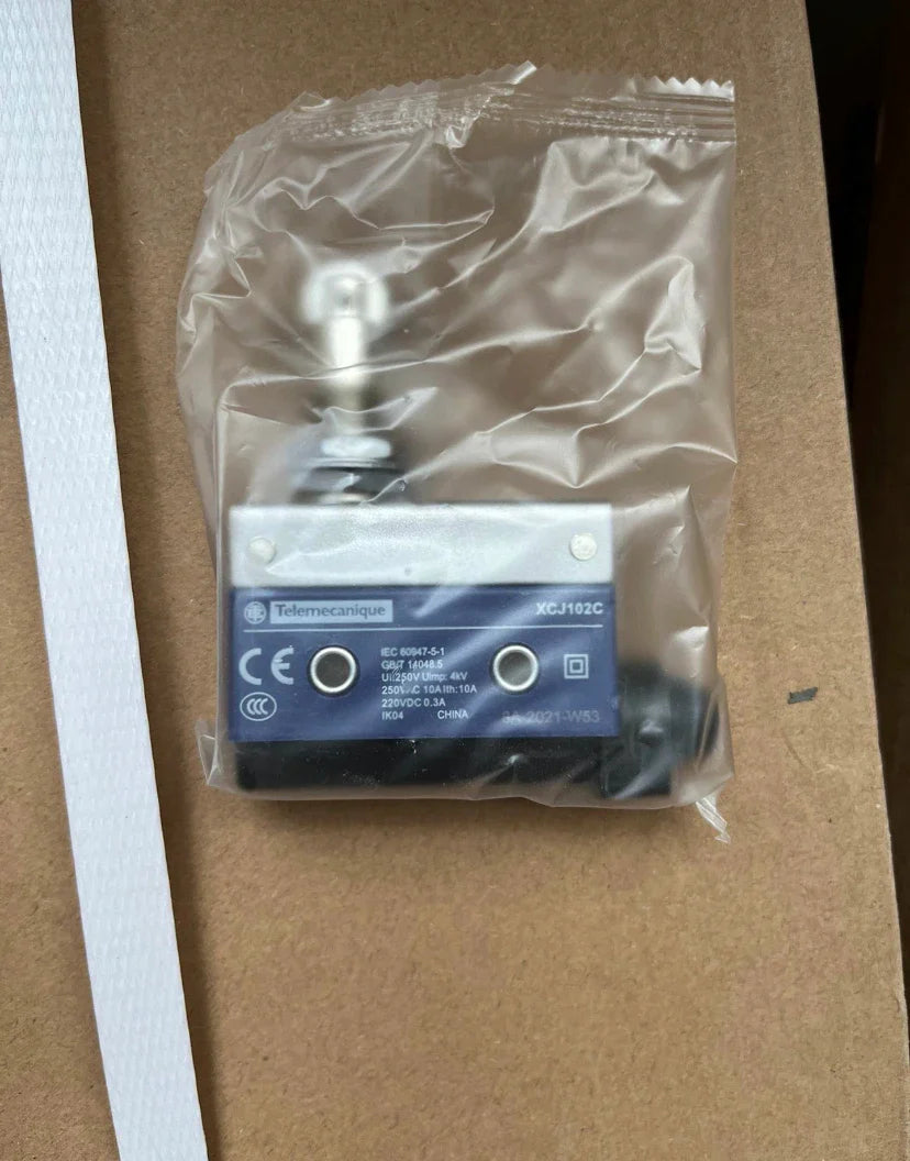 10pcs Brand new original XCJ102C